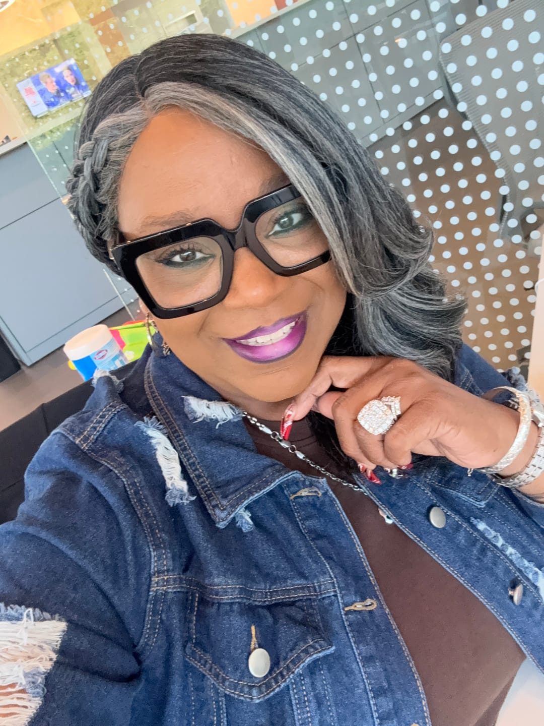 Customer photo review of Sensationnel Dashly Salt & Pepper 4" Deep Part HD Lace Front Wig - SP LACE UNIT 2