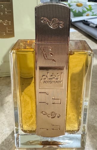 Reseña con foto de un cliente sobre Perfume Unisex Lattafa Angham 100ml Edp