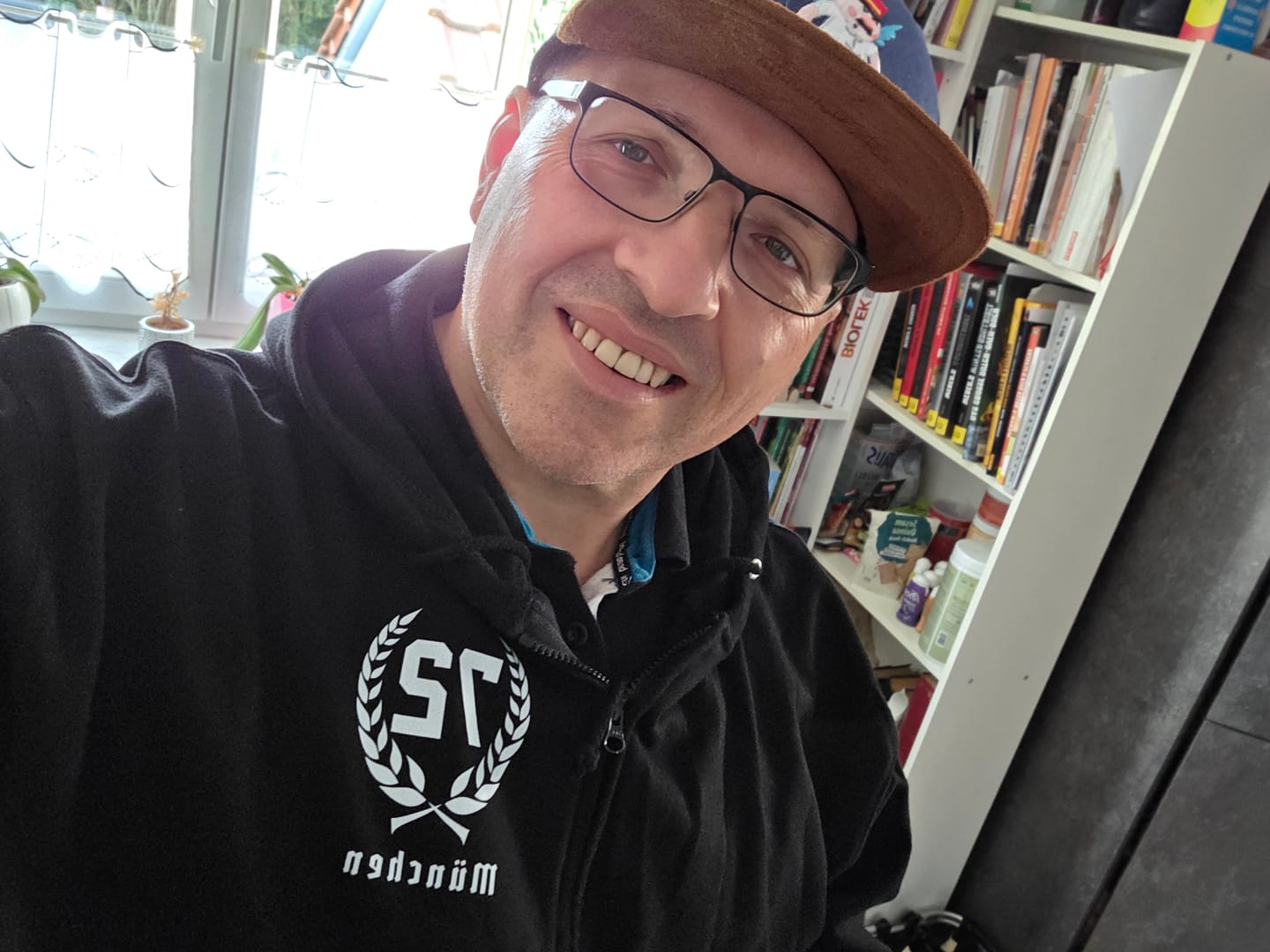 Customer photo review of Südkurve München Kranz - Regular Zipper Hoodie