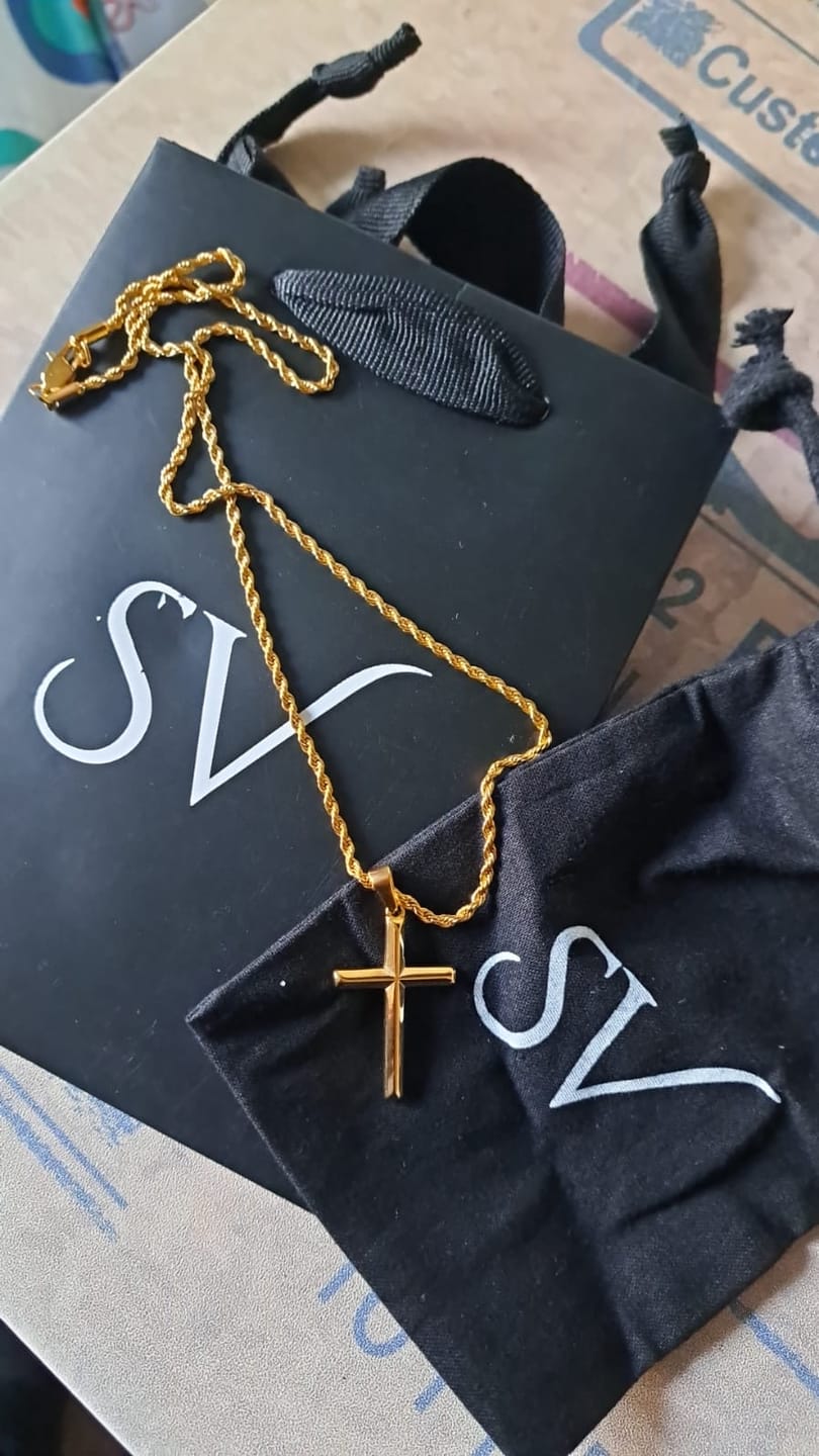 Customer photo review of Crucifix Pendant Oro