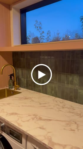 Customer video review of Adelina grønn selvklebende veggfliser