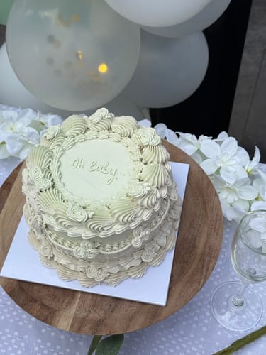 Customer photo review of gender reveal cake