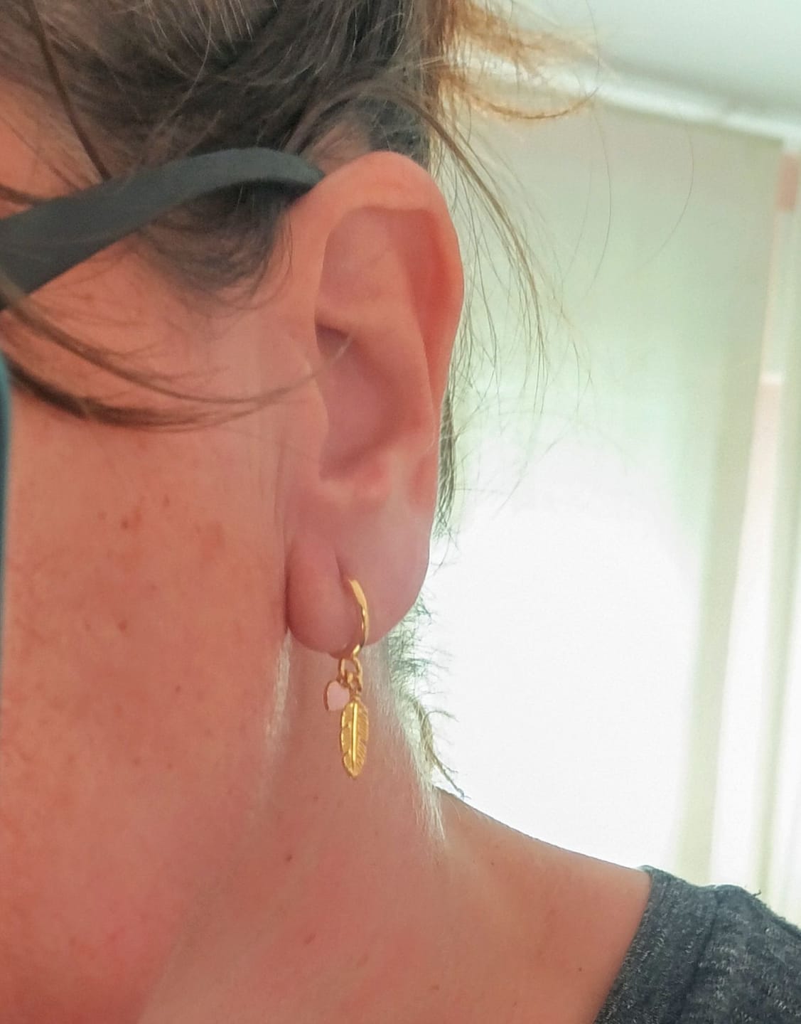 Customer photo review of Pendientes Plumas de Amor