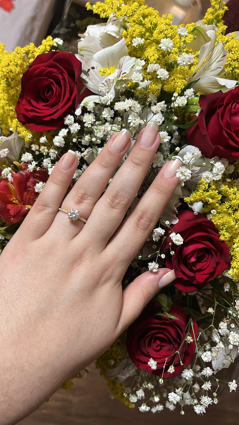 Customer photo review of Anel Solitário Noivado