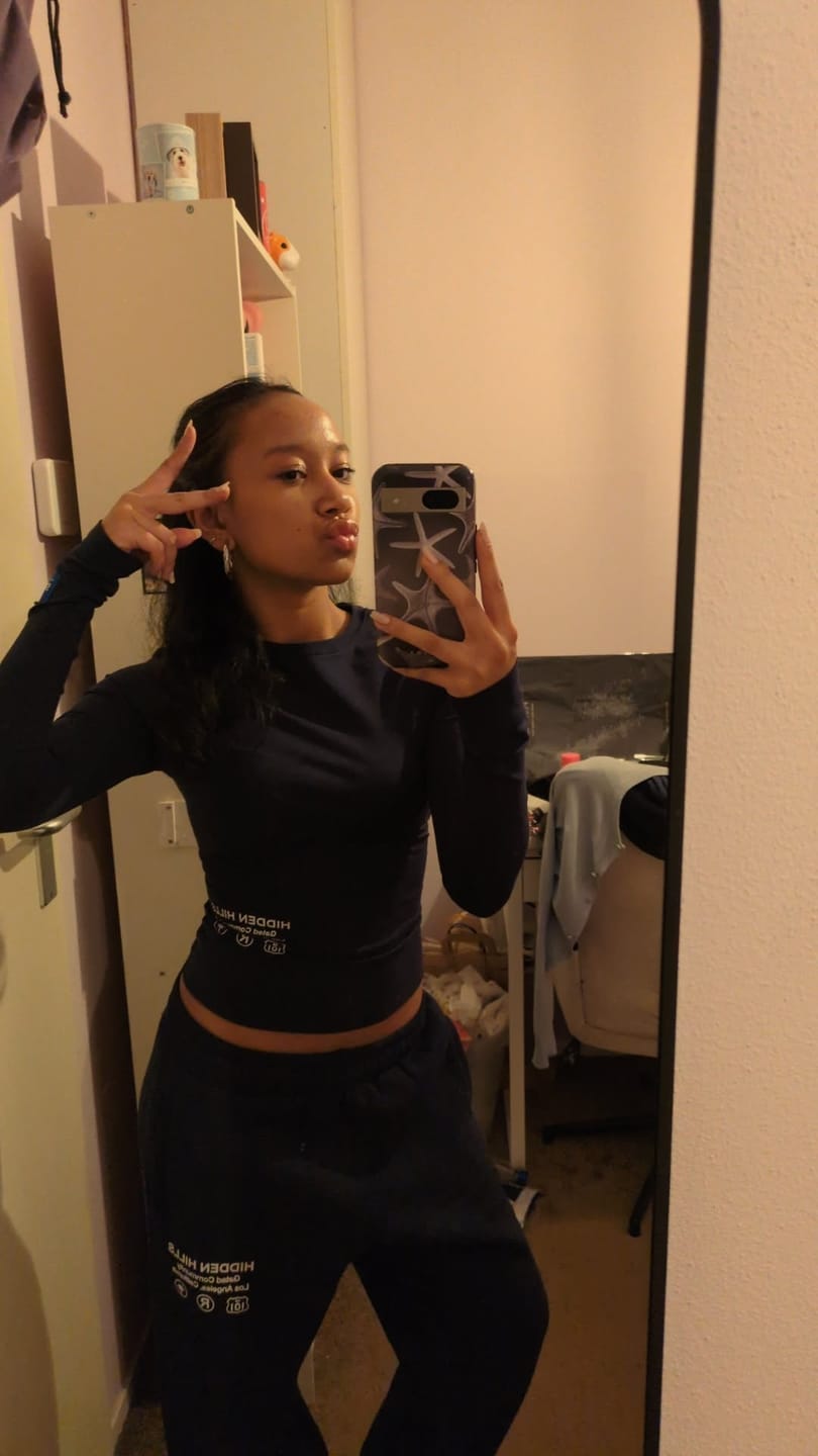 Customer photo review of LABEL LONGSLEEVE TOP NAVY
