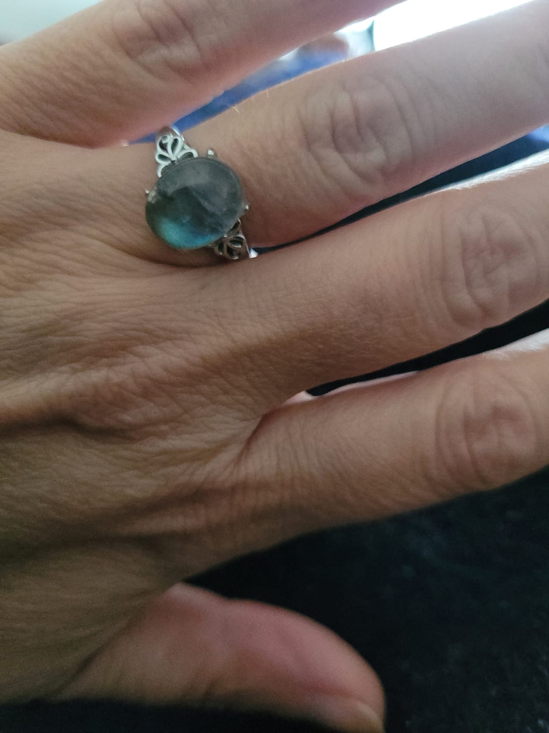 Customer photo review of Bague "Amara" en Labradorite & Argent