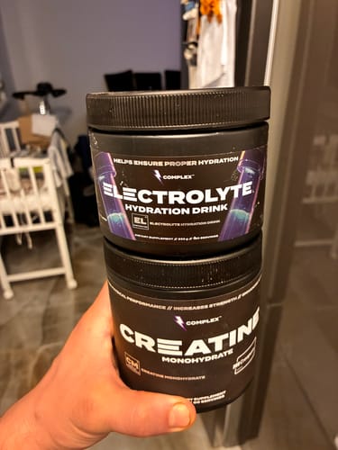 Zákaznická recenze s fotkou produktu Electrolyte Hydration Drink
