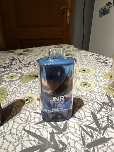 Customer photo review of JNR - Falcon Pro - 28000 Bouffées - 2% de nicotine - Puff Jetable / Vape Disposable