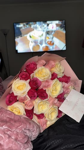 Customer photo review of Hot Pink Deluxe Bouquet
