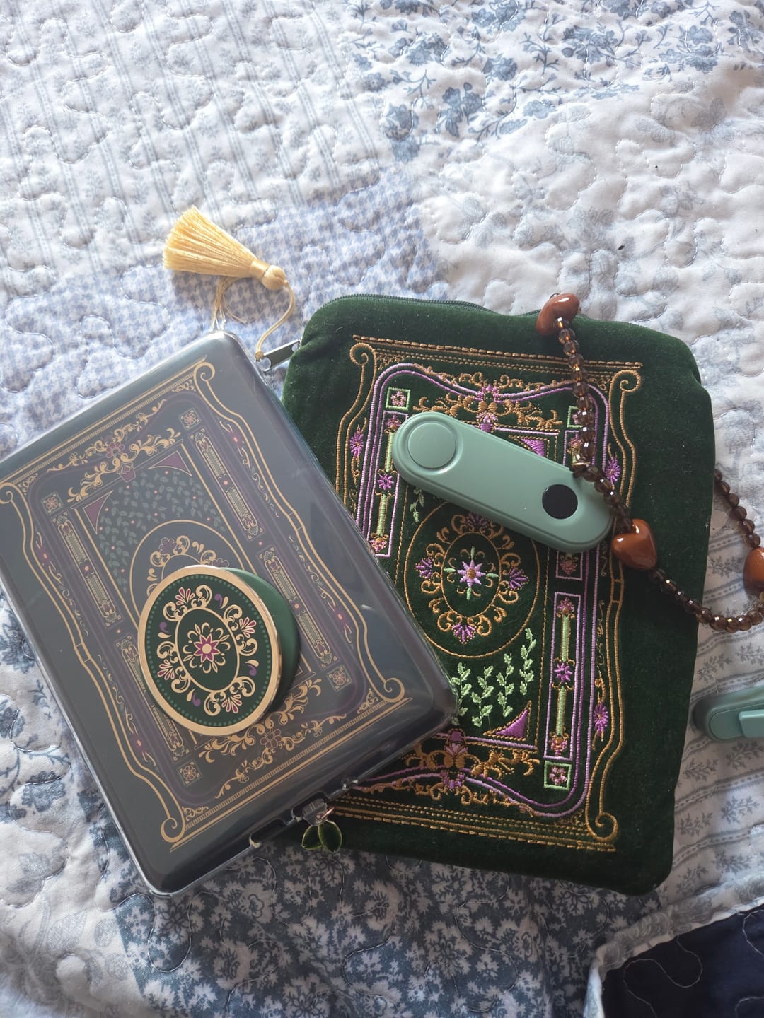 Customer photo review of Literati Kindle Sticker Insert - Forest Green