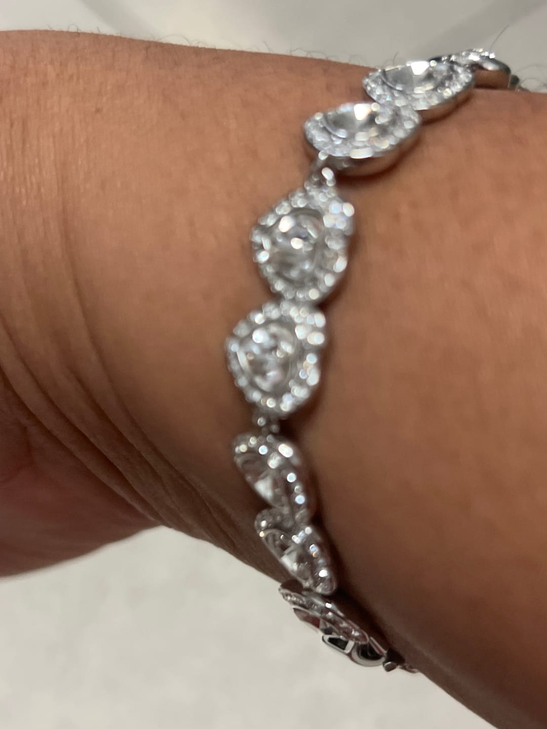 Customer photo review of SET CONJUNTO COLLAR + PULSERA + ARETES SWAROVSKI ARIANA GRANDE CORAZONES