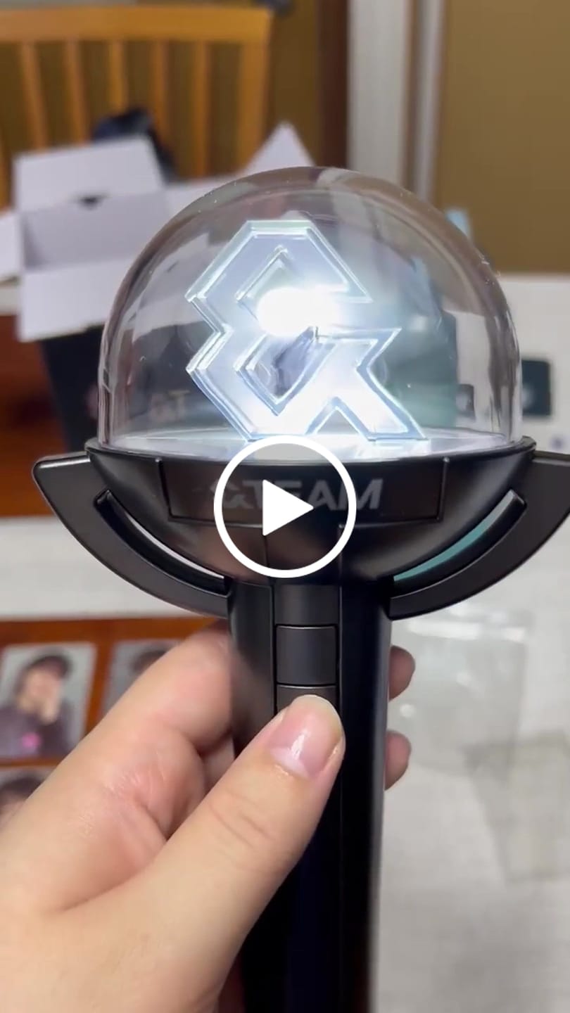 Customer video review of &TEAM - OFFICIAL LIGHT STICK