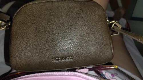 Reseña con foto de un cliente sobre Cartera Bandolera Hebilla Hexagonal