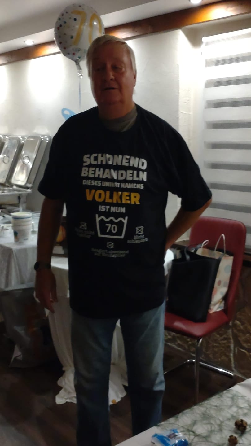 Customer photo review of Lustiges Geburtstags Shirt - Schonend Behandeln - Personalisierbares Herren T-Shirt