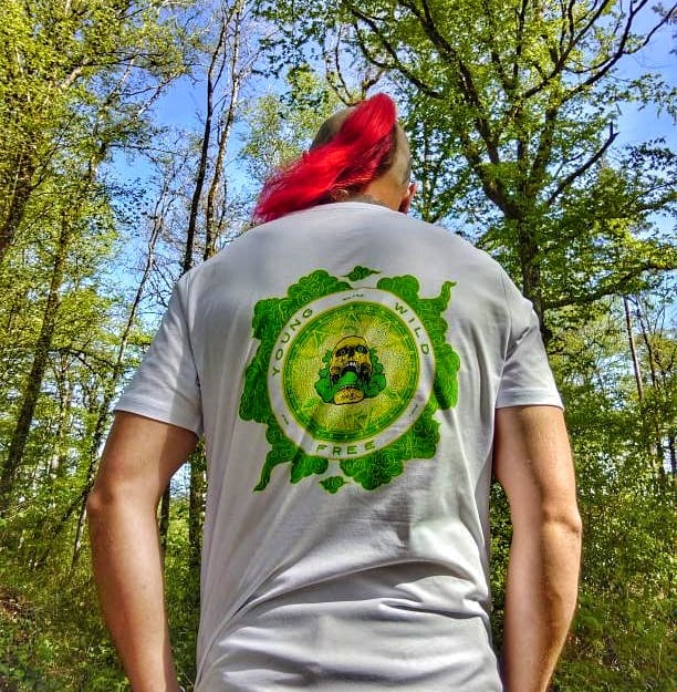 Customer photo review of LE T-SHIRT "YOUNG WILD & FREE"