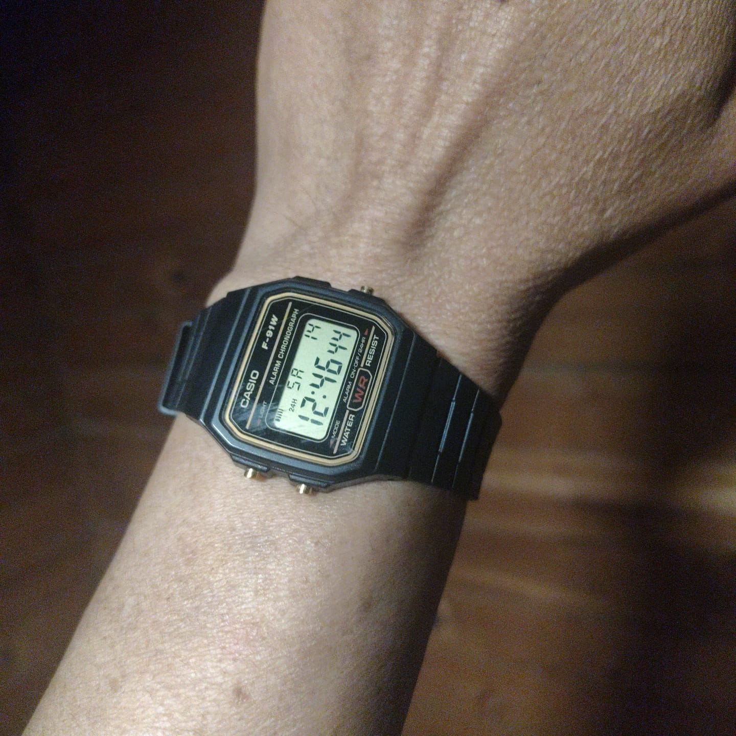 Customer photo review of Reloj Casio Vintage F-91WG-9SDF Clásico Líneas Amarillas