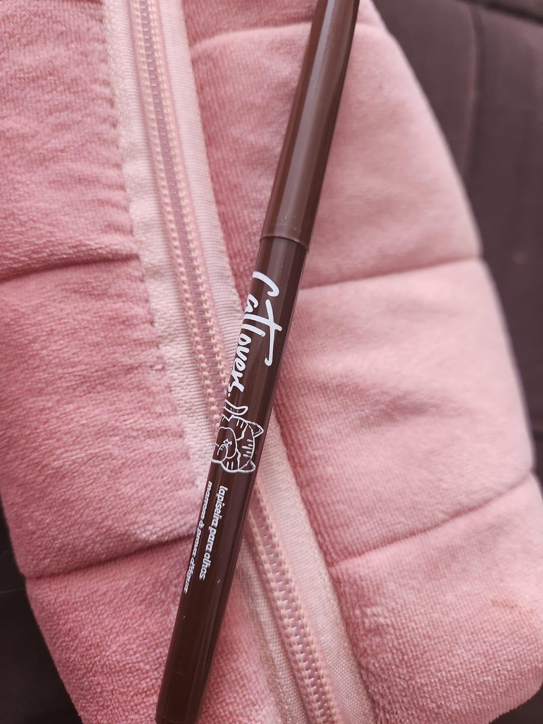 Customer photo review of Lapiseira Para Olhos Marrom – Cat Lovers – Vizzela