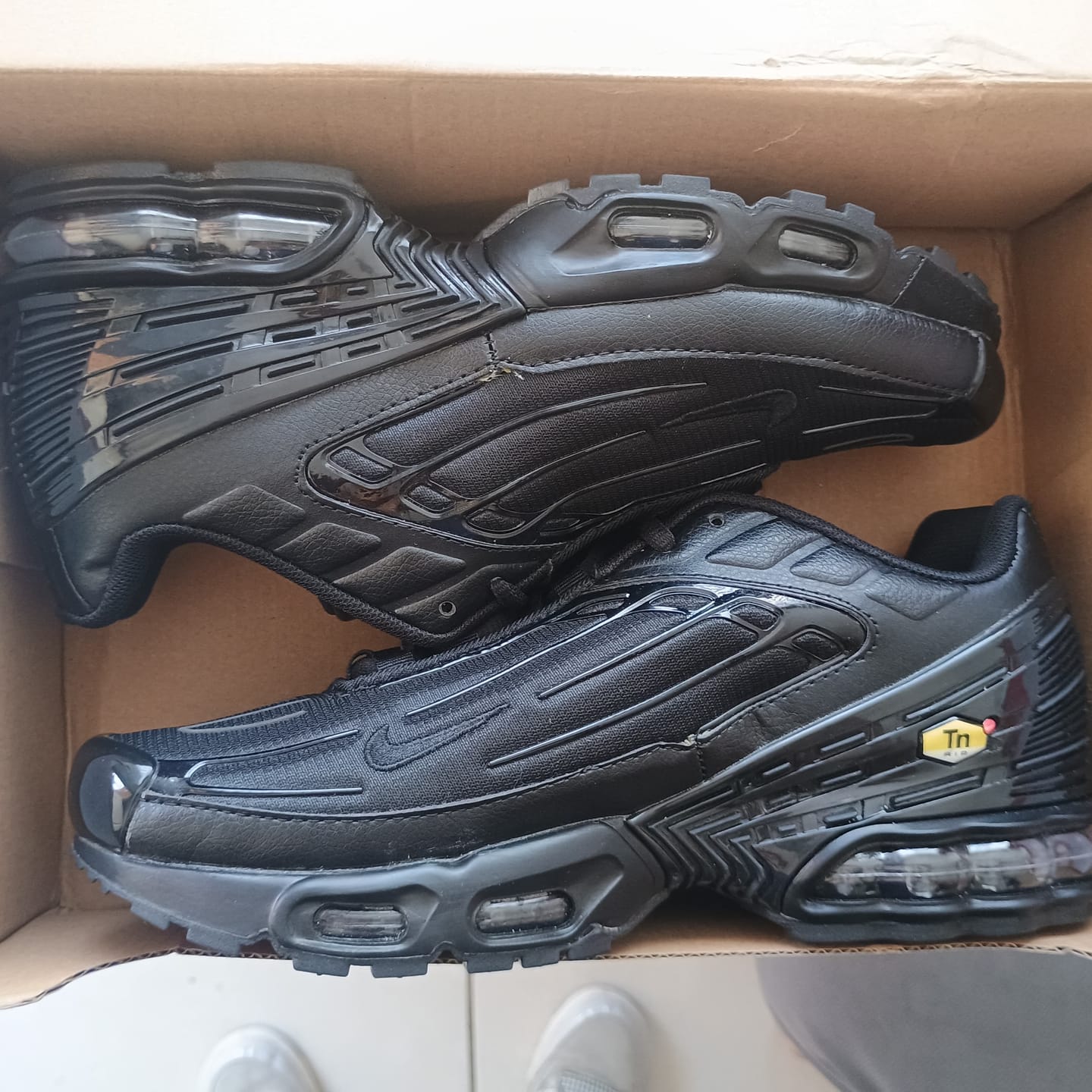 Customer photo review of NikeAir Max Plus 3 Leather 'Triple Black