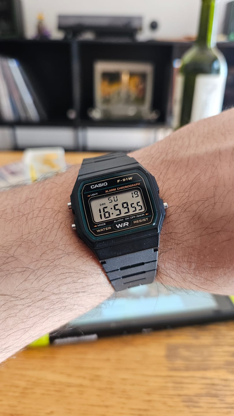 Customer photo review of Reloj Casio Vintage F-91W-3DG Clásico Líneas Verdes
