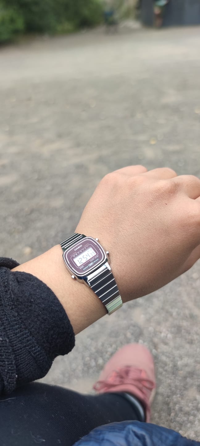 Customer photo review of Reloj Casio Vintage LA670WA-4DF Plateado Granate