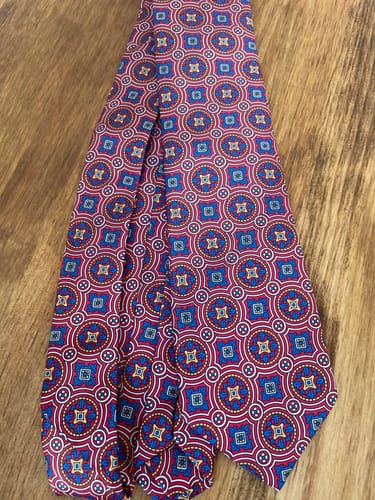 Customer photo review of Handmade Vintage Pattern Silk Tie for Men – Elegant Neck Tie