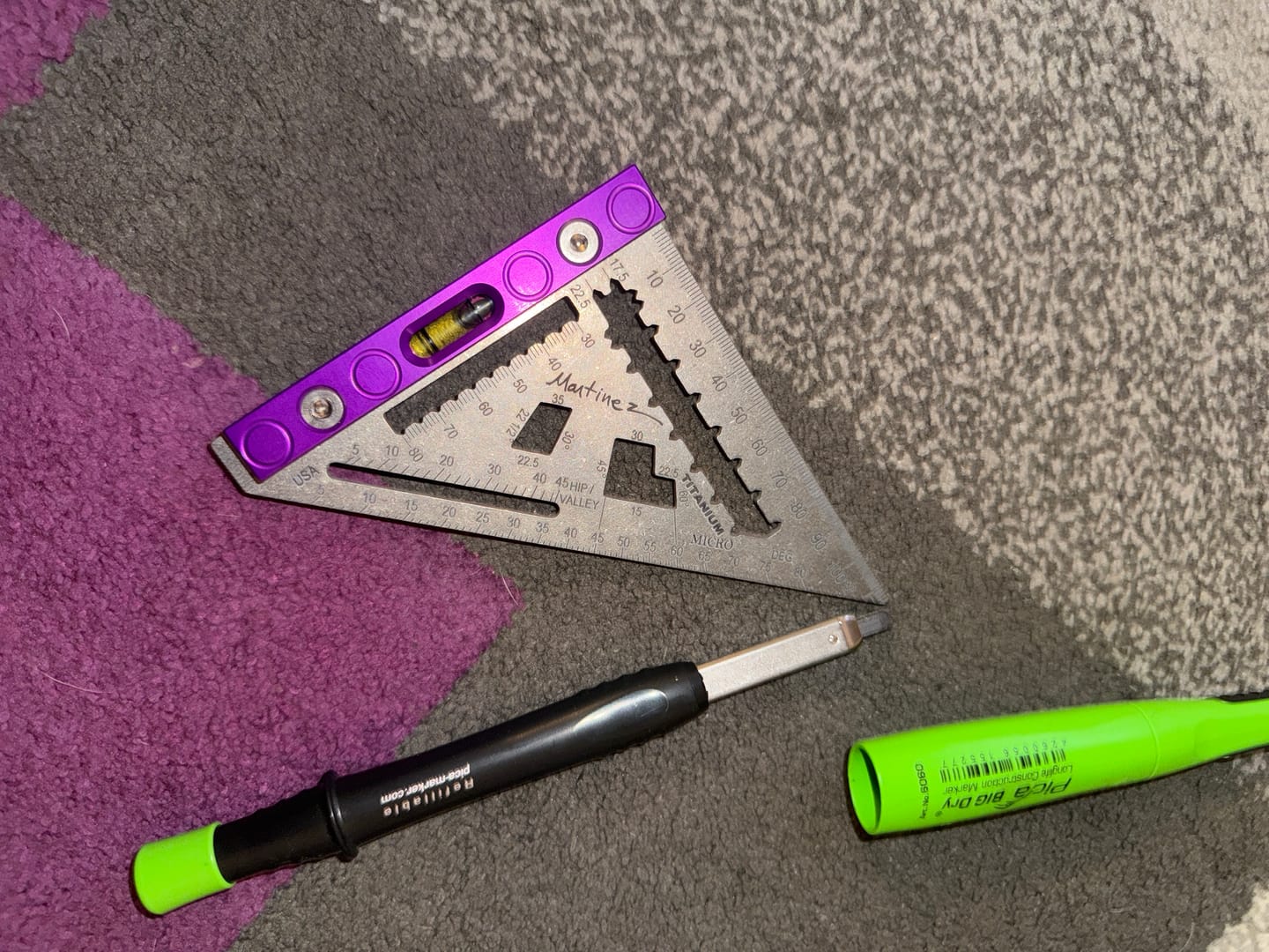 Customer photo review of Martinez Tools | Titanium Micro Square with level vial - Metric