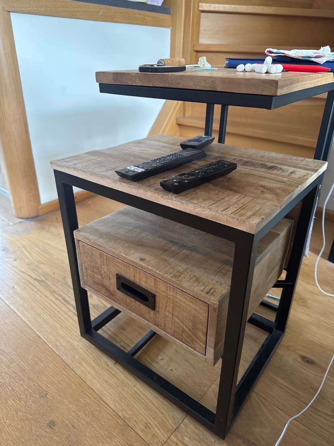Customer photo review of Bijzettafel / Nachtkastje Industrieel Design | Mangohout en Staal | 45x35x50