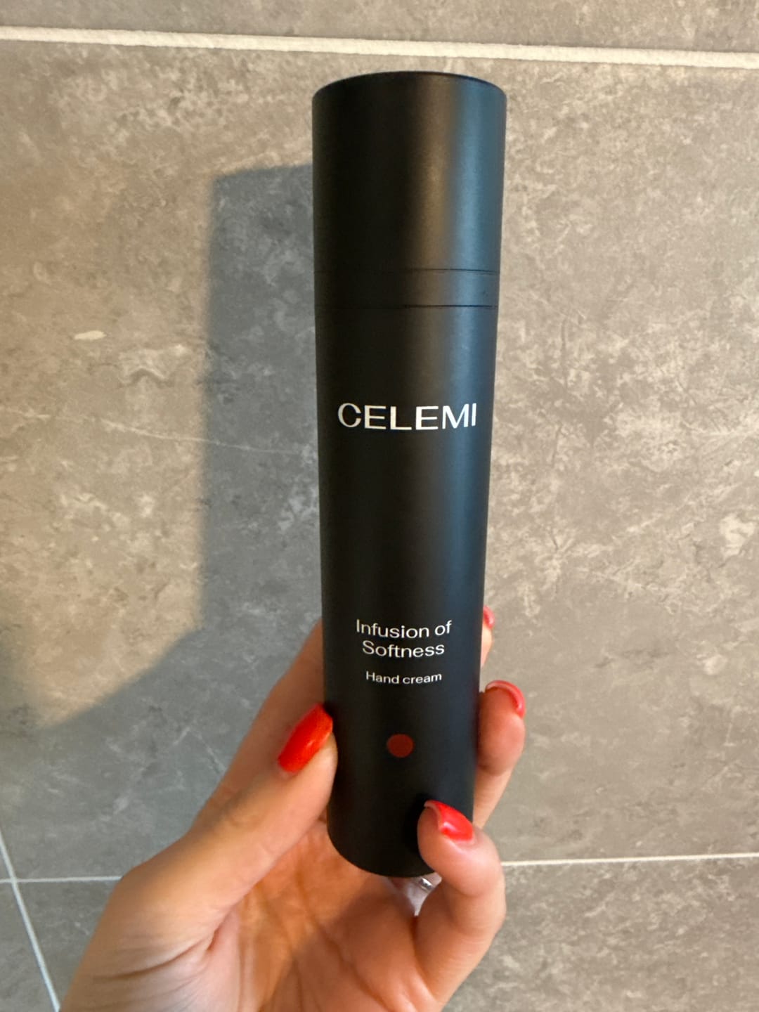 Customer photo review of Maitinantis ir greitai įsigeriantis rankų kremas 50ml