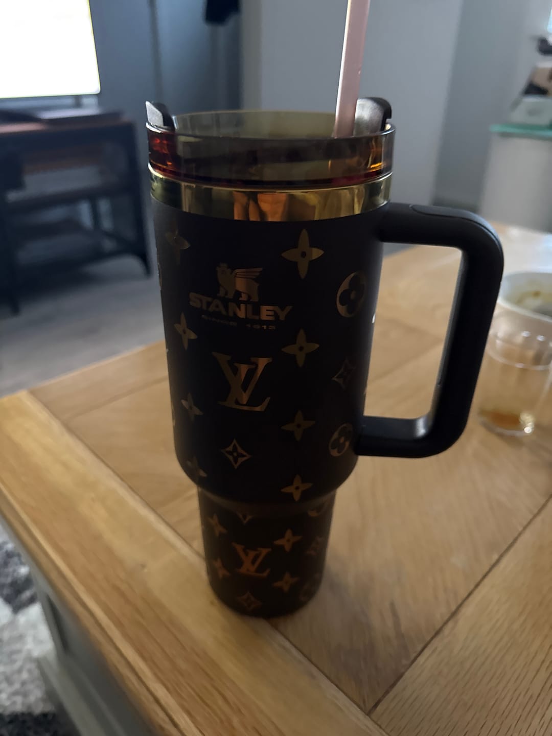 Customer photo review of Designer Holographic In-Car Insulated Cup 40OZ Free shipping by✈️✈️✈️