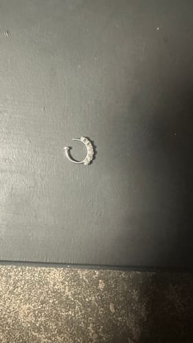 Customer photo review of Faux piercing Yolite