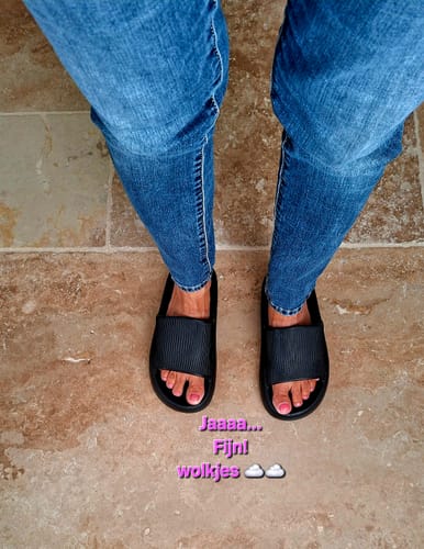 Customer photo review of HappyFlops