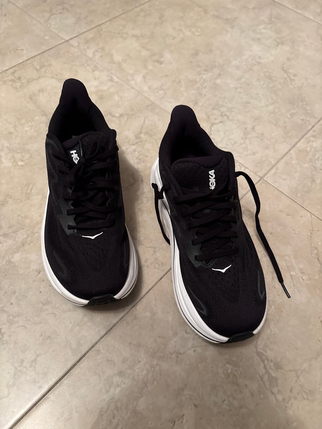 Customer photo review of Hoka One One Clifton 10 Mujer Black White