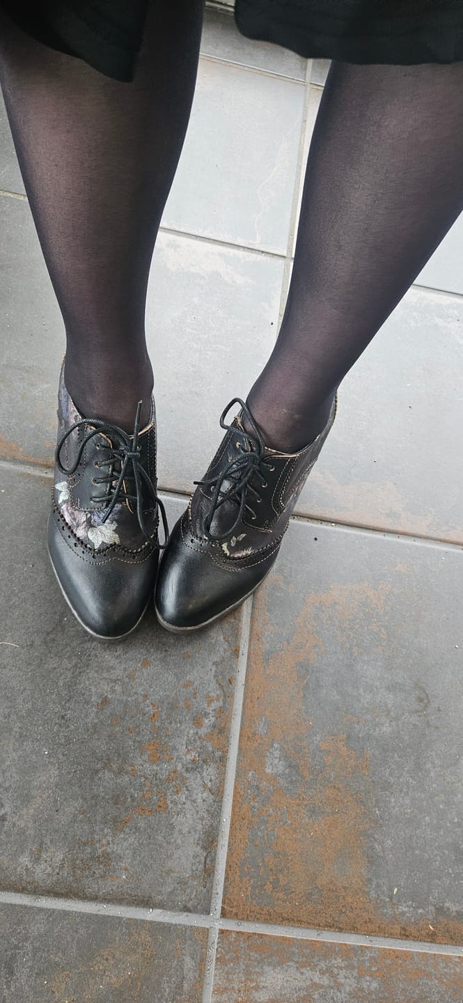 Customer photo review of Vintage Heritage Lace-Up Pumps