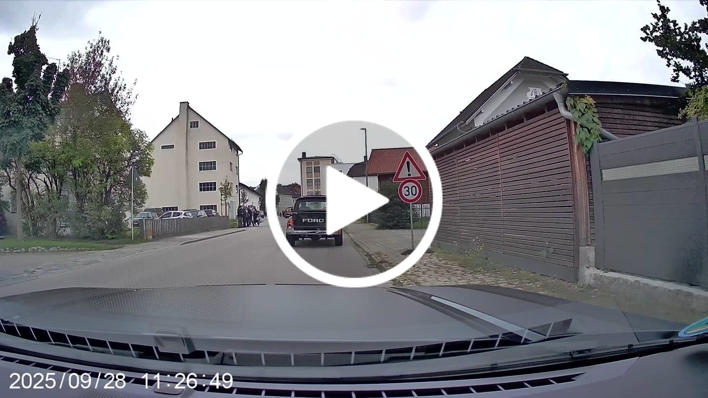 Customer video review of 4K Dashcam mit 3,94" Bildschirm / Vorne & hinten / Autokamera mit 170° Weitwinkelansicht / Nachtsicht / Parküberwachung / G-Sensor
