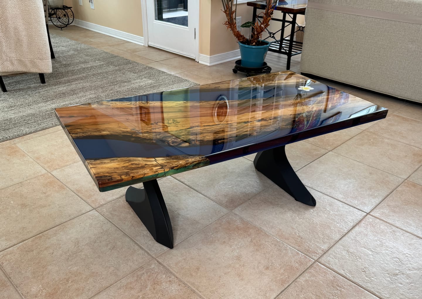 Customer photo review of Coffee Table Legs 214 Botas 16H for Live Edge Tabletop