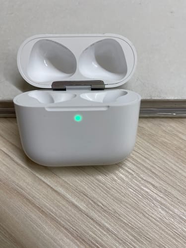 Customer photo review of AirPods 4ta G