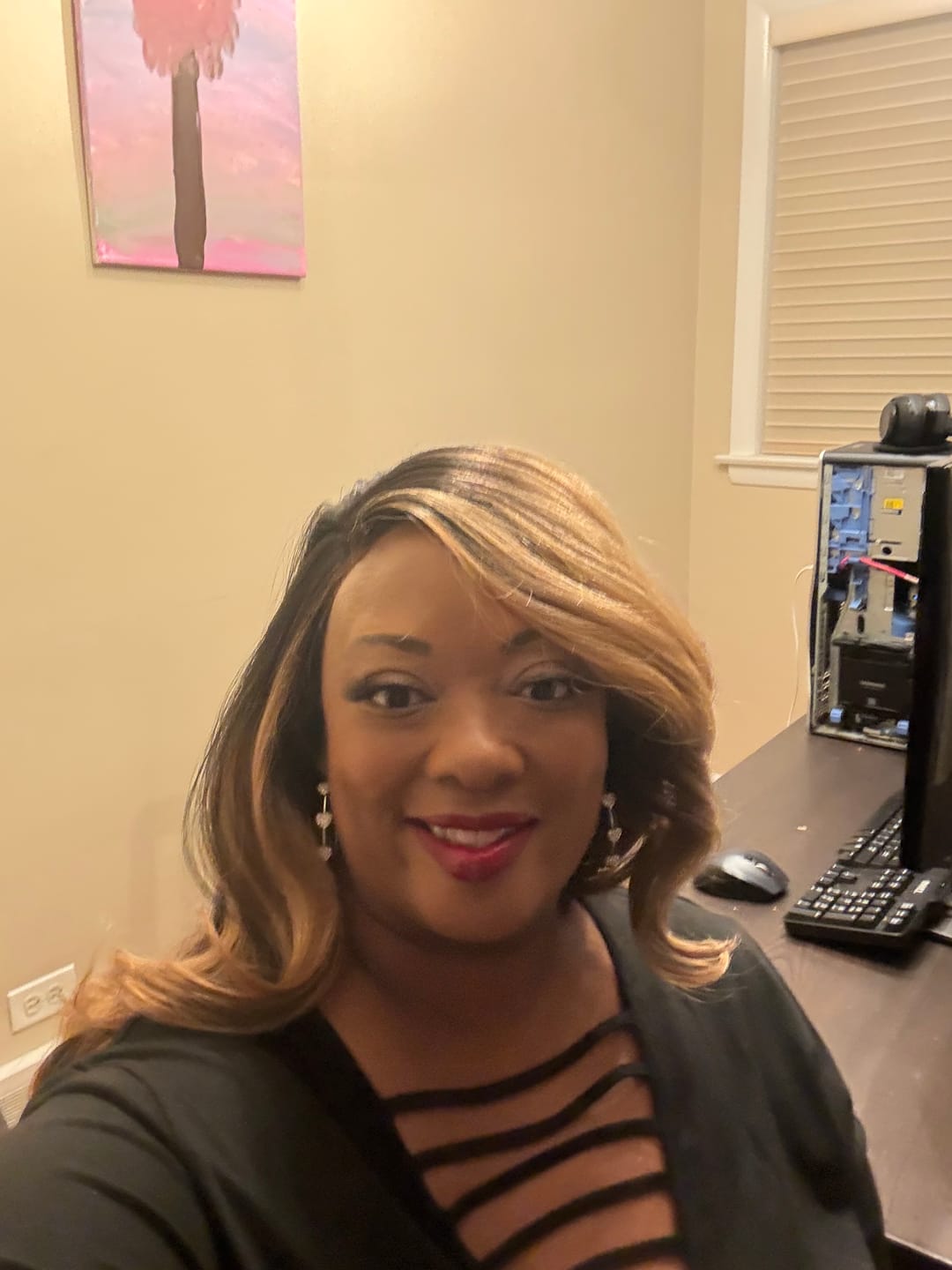 Customer photo review of Outre Melted Hairline 2x5 HD Lace Front Wig - BEGONIA