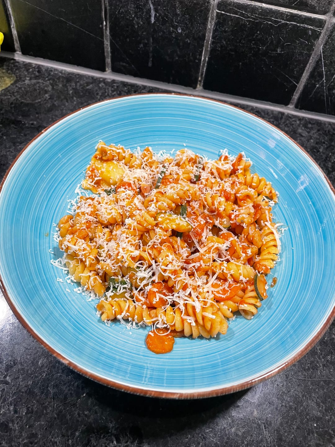 Customer photo review of Cookinglife Serviesset Delice Blauw 18-delig / 6 personen - 6 dinerborden, 6 diepe borden en 6 ontbijtborden