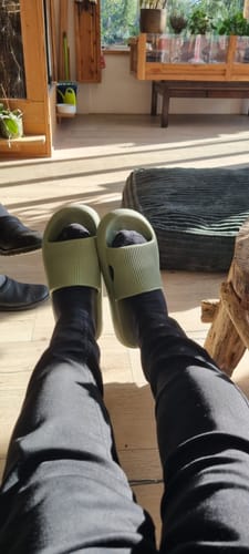 Customer photo review of HappyFlops