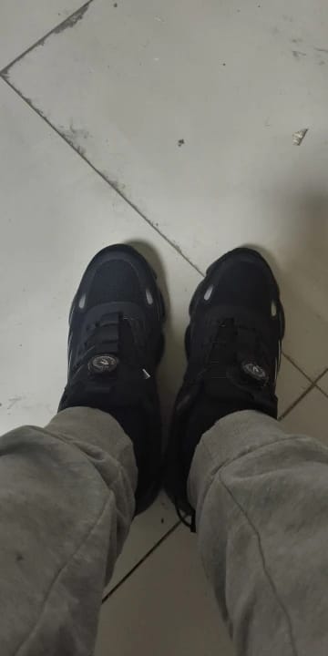 Customer photo review of Rotating Button Safety Shoes Anti Smash Anti Puncture For Men — Black | KIMLUD