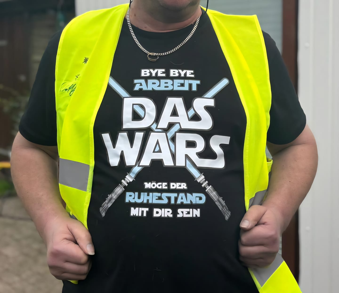 Customer photo review of Möge der Ruhestand mit dir sein - Personalisiertes T-Shirt zur Rente für Sci Fi Fans