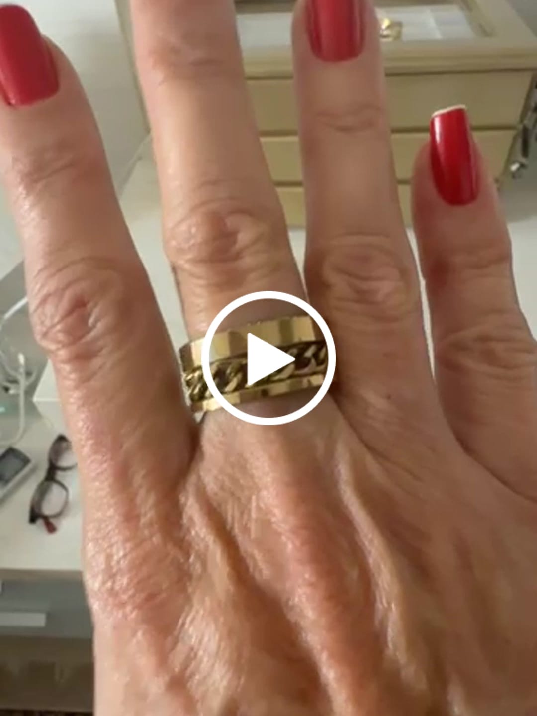 Customer video review of Anel Elos Zircônia Banhado em Ouro 18K