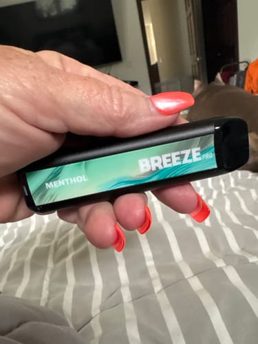 Customer photo review of Breeze Pro Disposable Vape