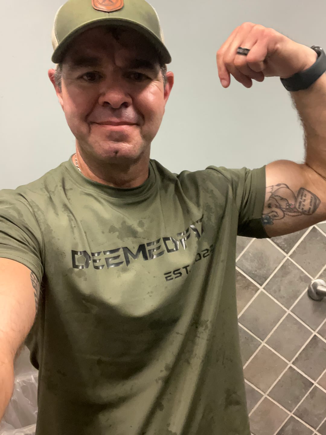 Customer photo review of Men’s Gym Tee “Compellence” -Olive