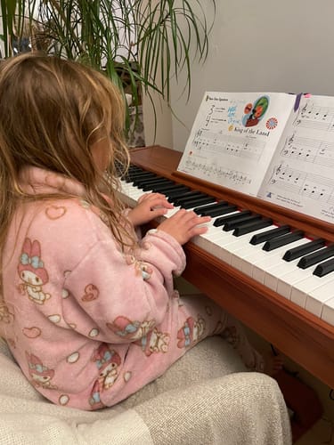 Customer photo review of Donner DDP-80 Wooden Style Weighted Digital Piano