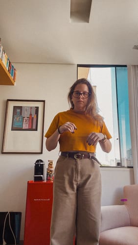 Lorena R. review of Calça Jeans Wide Leg Buriti Marrom Claro image 1 out of 1