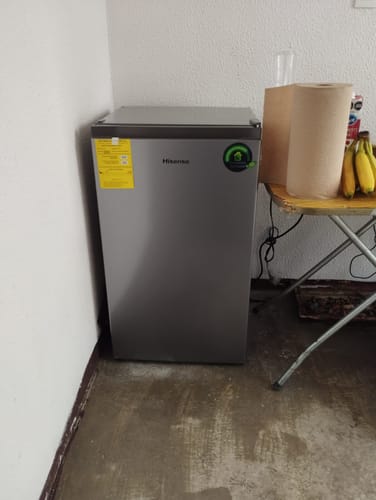 Customer photo review of Frigobar Hisense 3.3 p3 color gris con congelador RR33D6AGX1