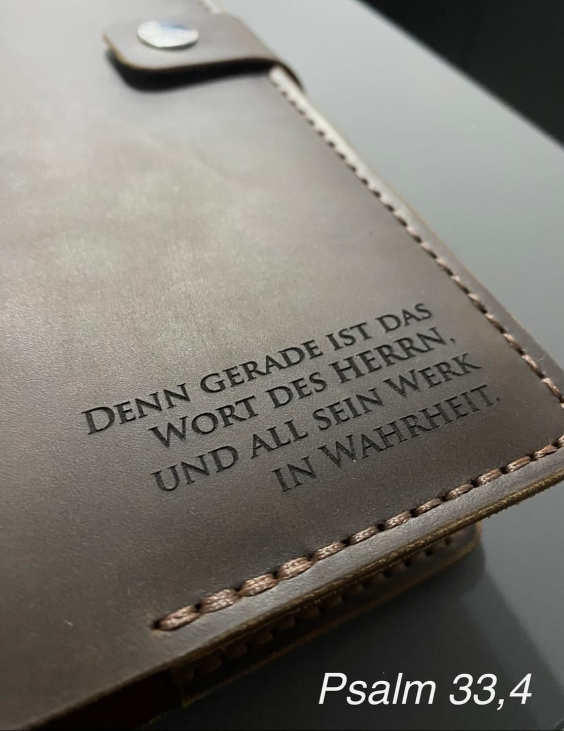 Customer photo review of Bibelhülle "Basic+" · echtes Leder · Individuelle Größen · handmade Bibelhülle nach Maß · optionale Gravur