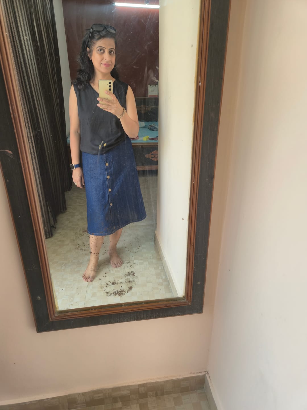 Customer photo review of Women Black V-Neck Sleeveless Top