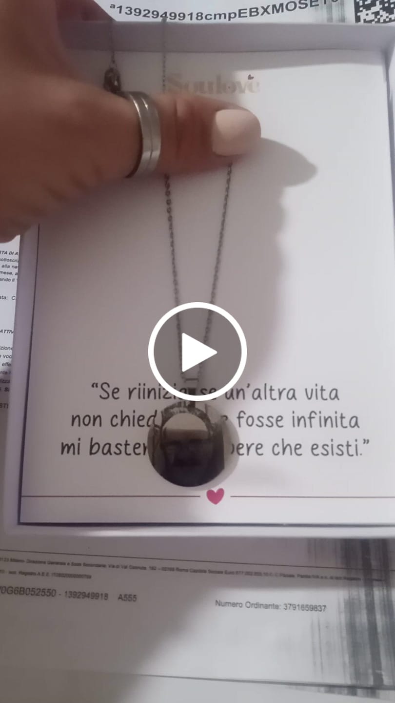 Customer video review of Collana Cerchio Con Foto Personalizzata